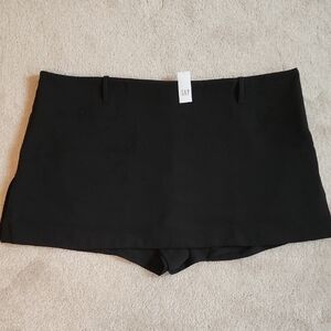 GAP Women's Black Skorts With Belt Loops And Side Zipper